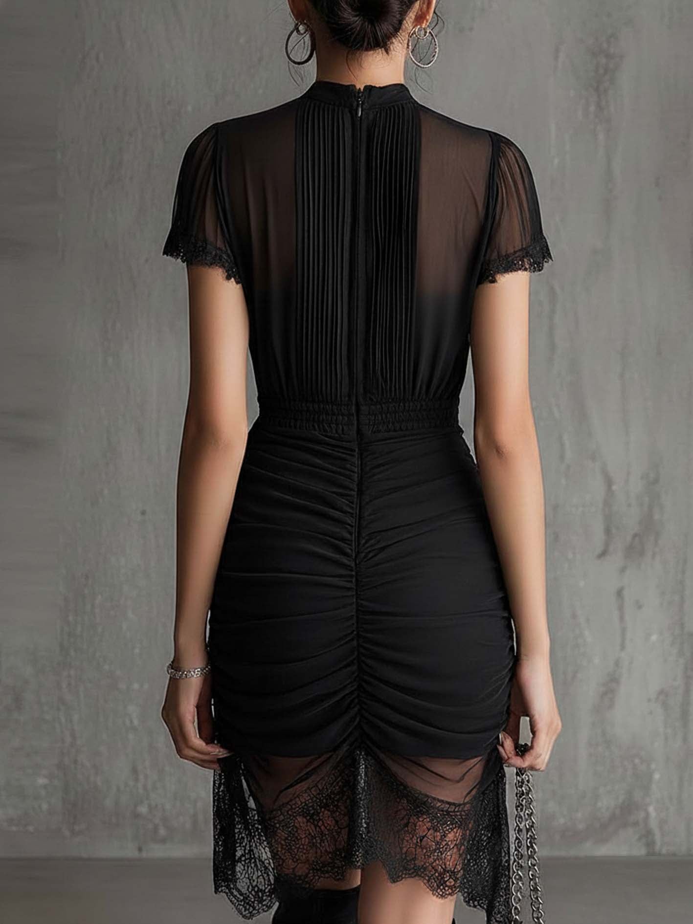 Vestido Mini de Chiffon Negro con Cintura Plisada y Encaje